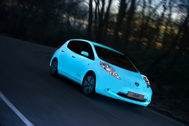 СВЕТЯЩИЙСЯ В ТЕМНОТЕ NISSAN LEAF
